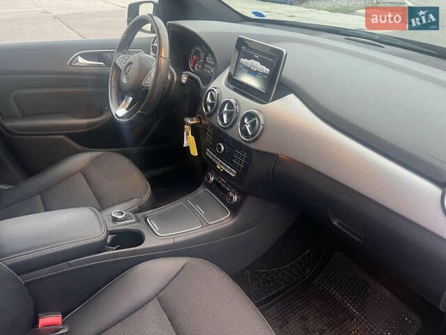 Черный Мерседес Б-класс, объемом двигателя 0 л и пробегом 39 тыс. км за 11000 $, фото 6 на Automoto.ua