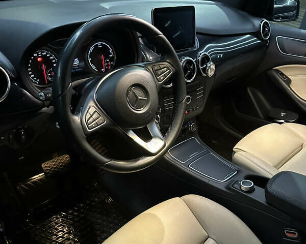 Черный Мерседес Б-класс, объемом двигателя 0 л и пробегом 100 тыс. км за 12700 $, фото 4 на Automoto.ua