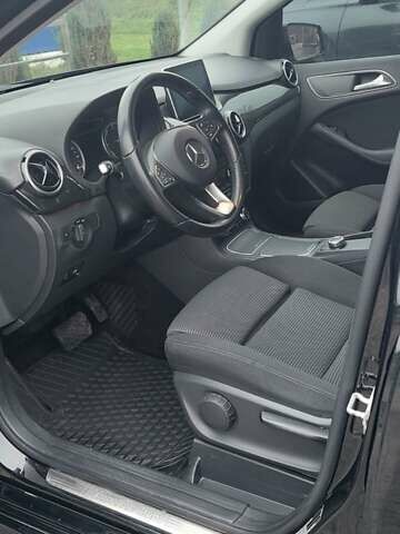 Черный Мерседес Б-класс, объемом двигателя 0 л и пробегом 122 тыс. км за 12291 $, фото 2 на Automoto.ua