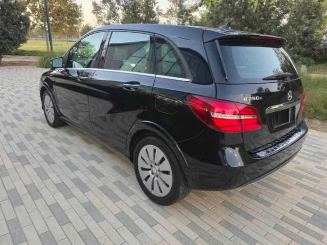 Черный Мерседес Б-класс, объемом двигателя 0 л и пробегом 76 тыс. км за 9800 $, фото 3 на Automoto.ua