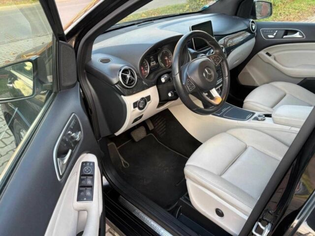 Черный Мерседес Б-класс, объемом двигателя 0 л и пробегом 132 тыс. км за 7500 $, фото 10 на Automoto.ua