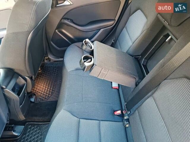 Чорний Мерседес Б-клас, об'ємом двигуна 0 л та пробігом 76 тис. км за 9999 $, фото 46 на Automoto.ua