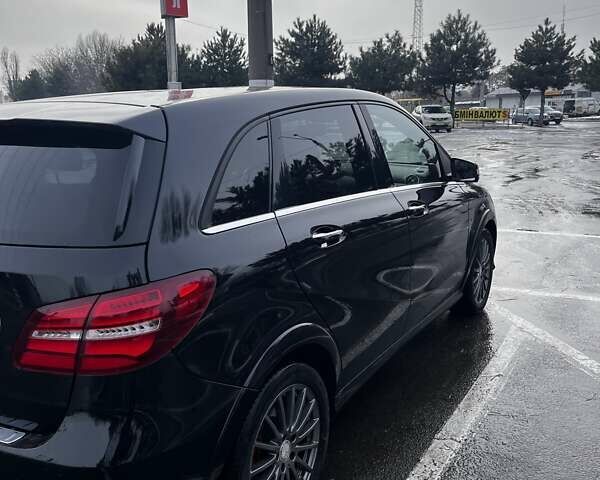 Черный Мерседес Б-класс, объемом двигателя 0 л и пробегом 140 тыс. км за 10000 $, фото 10 на Automoto.ua
