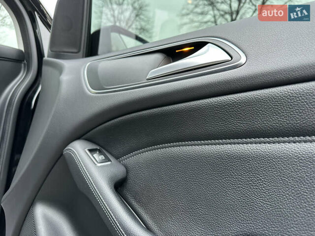 Черный Мерседес Б-класс, объемом двигателя 0 л и пробегом 72 тыс. км за 10550 $, фото 54 на Automoto.ua