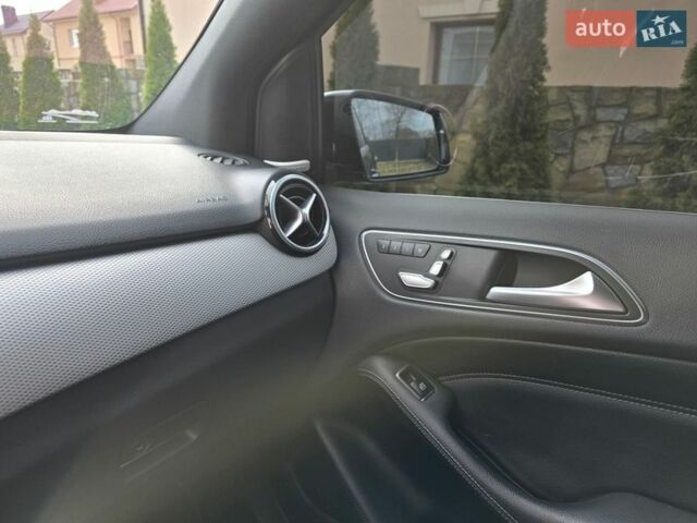 Черный Мерседес Б-класс, объемом двигателя 0 л и пробегом 84 тыс. км за 10600 $, фото 20 на Automoto.ua