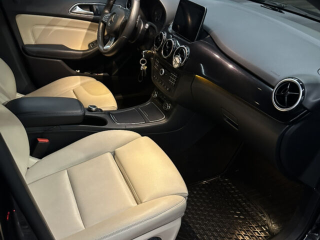 Чорний Мерседес Б-клас, об'ємом двигуна 0 л та пробігом 100 тис. км за 12500 $, фото 14 на Automoto.ua