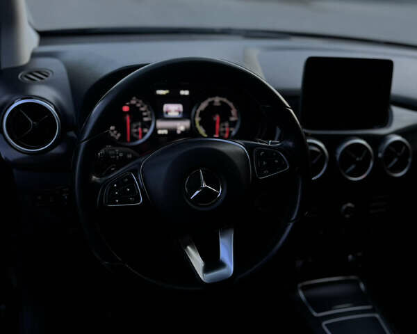 Чорний Мерседес Б-клас, об'ємом двигуна 0 л та пробігом 147 тис. км за 11500 $, фото 10 на Automoto.ua