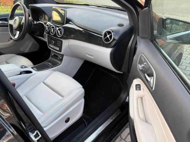 Черный Мерседес Б-класс, объемом двигателя 0 л и пробегом 132 тыс. км за 7500 $, фото 12 на Automoto.ua