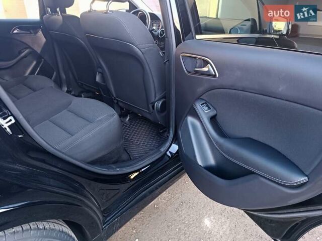 Чорний Мерседес Б-клас, об'ємом двигуна 0 л та пробігом 76 тис. км за 9999 $, фото 50 на Automoto.ua