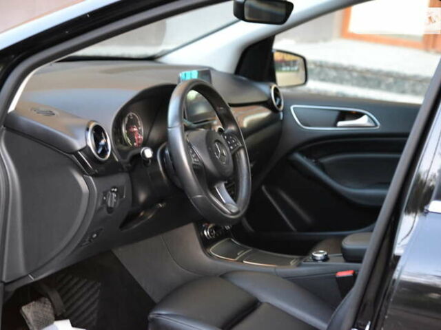 Черный Мерседес Б-класс, объемом двигателя 0 л и пробегом 127 тыс. км за 14000 $, фото 6 на Automoto.ua