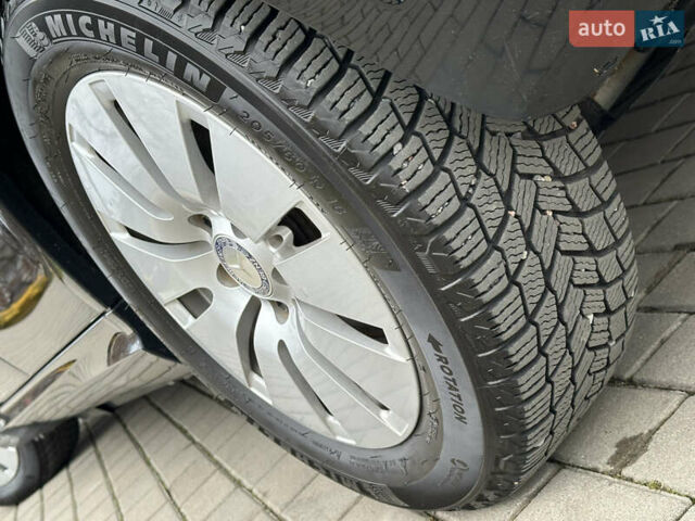 Черный Мерседес Б-класс, объемом двигателя 0 л и пробегом 72 тыс. км за 10550 $, фото 26 на Automoto.ua