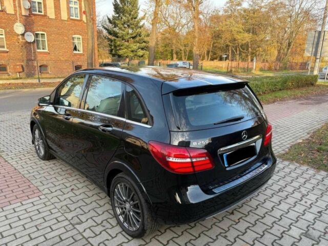 Черный Мерседес Б-класс, объемом двигателя 0 л и пробегом 132 тыс. км за 7500 $, фото 4 на Automoto.ua