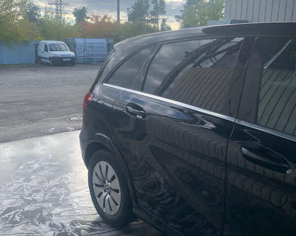 Чорний Мерседес Б-клас, об'ємом двигуна 0 л та пробігом 69 тис. км за 10900 $, фото 5 на Automoto.ua