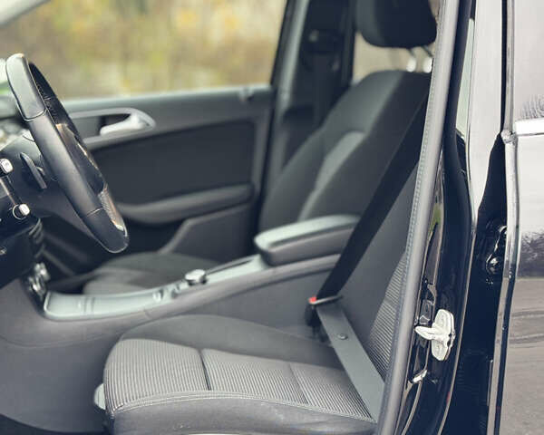 Черный Мерседес Б-класс, объемом двигателя 0 л и пробегом 99 тыс. км за 10500 $, фото 45 на Automoto.ua