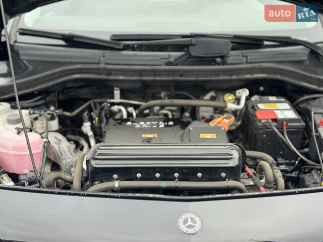 Черный Мерседес Б-класс, объемом двигателя 0 л и пробегом 99 тыс. км за 10500 $, фото 43 на Automoto.ua