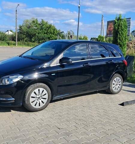Чорний Мерседес Б-клас, об'ємом двигуна 0 л та пробігом 100 тис. км за 12000 $, фото 6 на Automoto.ua