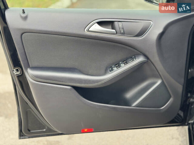 Черный Мерседес Б-класс, объемом двигателя 0 л и пробегом 99 тыс. км за 10500 $, фото 39 на Automoto.ua