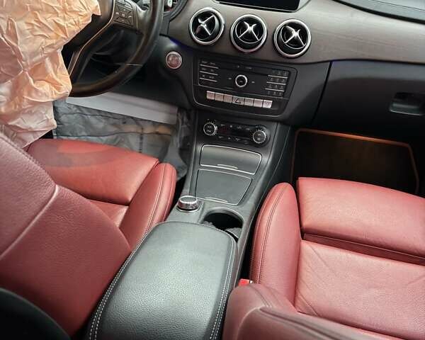 Чорний Мерседес Б-клас, об'ємом двигуна 0 л та пробігом 60 тис. км за 7000 $, фото 1 на Automoto.ua