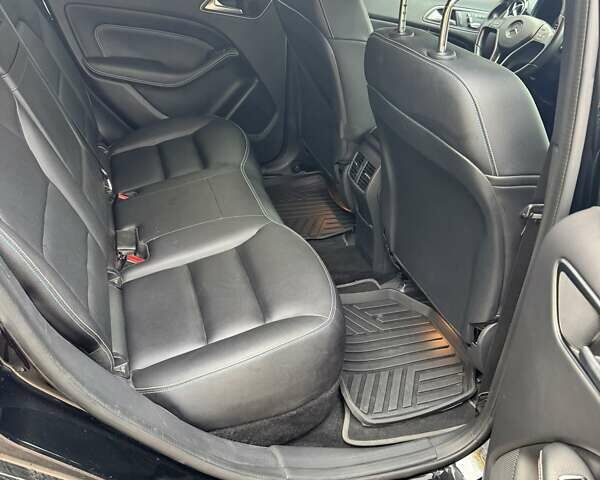 Черный Мерседес Б-класс, объемом двигателя 0 л и пробегом 70 тыс. км за 12000 $, фото 4 на Automoto.ua