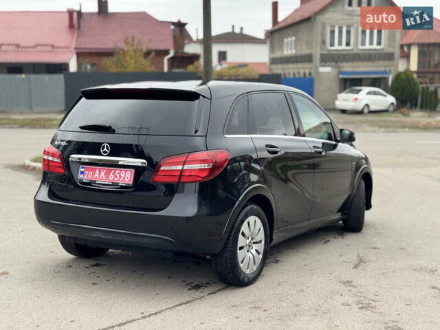 Черный Мерседес Б-класс, объемом двигателя 0 л и пробегом 99 тыс. км за 10500 $, фото 8 на Automoto.ua