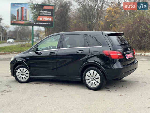 Черный Мерседес Б-класс, объемом двигателя 0 л и пробегом 99 тыс. км за 10500 $, фото 11 на Automoto.ua