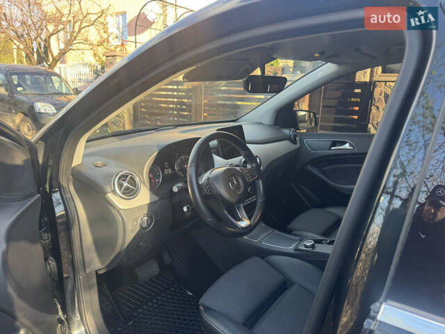 Черный Мерседес Б-класс, объемом двигателя 0 л и пробегом 137 тыс. км за 10350 $, фото 15 на Automoto.ua