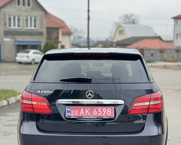 Черный Мерседес Б-класс, объемом двигателя 0 л и пробегом 99 тыс. км за 10500 $, фото 12 на Automoto.ua