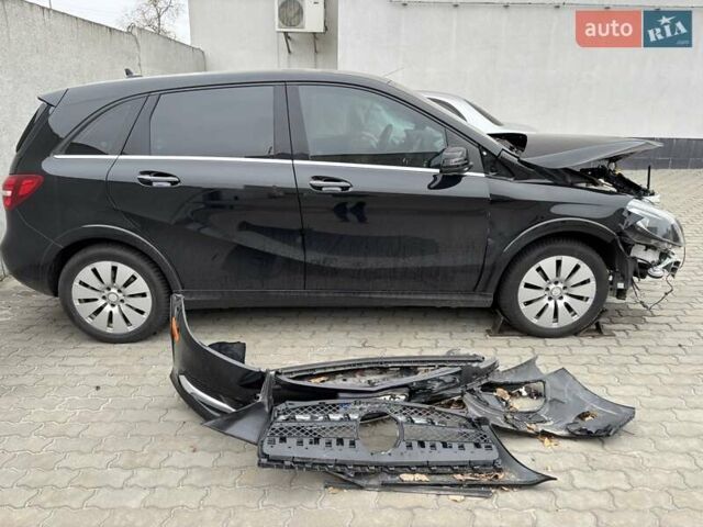 Чорний Мерседес Б-клас, об'ємом двигуна 0 л та пробігом 60 тис. км за 7000 $, фото 4 на Automoto.ua