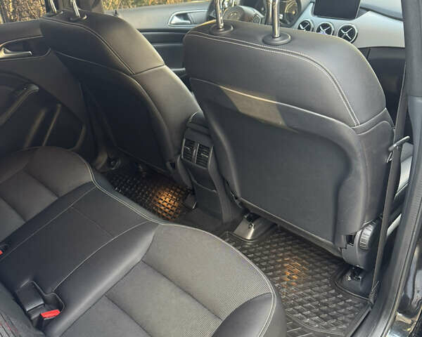 Черный Мерседес Б-класс, объемом двигателя 0 л и пробегом 137 тыс. км за 10350 $, фото 13 на Automoto.ua