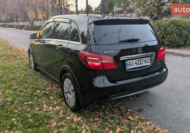 Черный Мерседес Б-класс, объемом двигателя 0 л и пробегом 108 тыс. км за 13500 $, фото 4 на Automoto.ua
