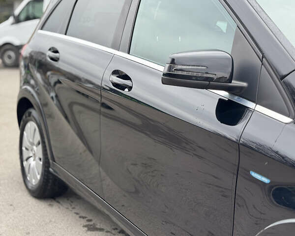 Черный Мерседес Б-класс, объемом двигателя 0 л и пробегом 99 тыс. км за 10500 $, фото 36 на Automoto.ua