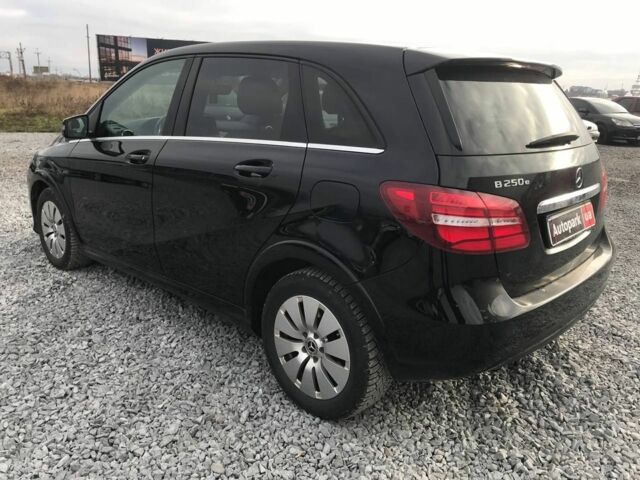 Черный Мерседес Б-класс, объемом двигателя 0 л и пробегом 118 тыс. км за 12490 $, фото 18 на Automoto.ua