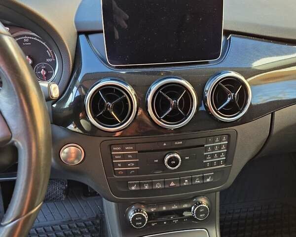 Чорний Мерседес Б-клас, об'ємом двигуна 0 л та пробігом 109 тис. км за 10900 $, фото 8 на Automoto.ua