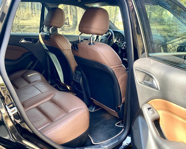 Чорний Мерседес Б-клас, об'ємом двигуна 0 л та пробігом 64 тис. км за 11700 $, фото 7 на Automoto.ua