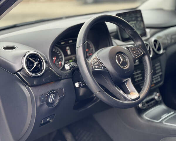 Черный Мерседес Б-класс, объемом двигателя 0 л и пробегом 99 тыс. км за 10500 $, фото 38 на Automoto.ua