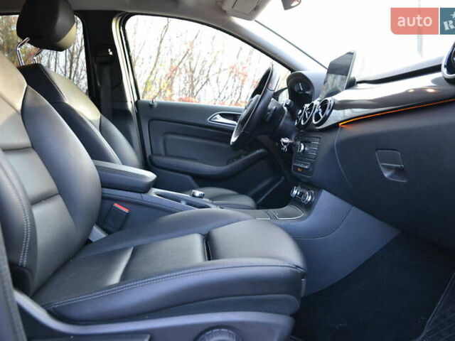 Чорний Мерседес Б-клас, об'ємом двигуна 0 л та пробігом 73 тис. км за 11500 $, фото 25 на Automoto.ua