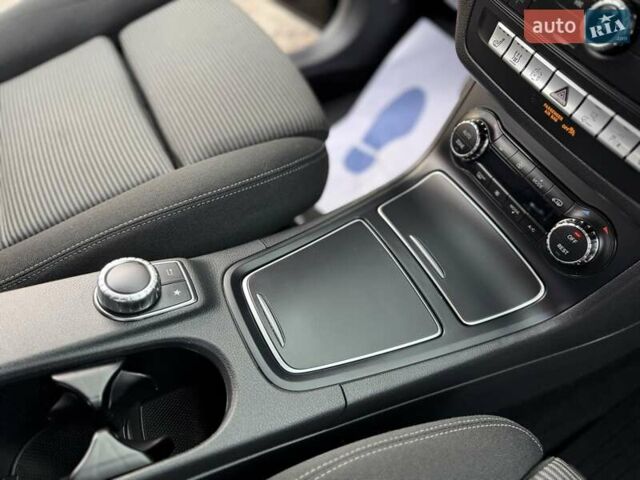 Чорний Мерседес Б-клас, об'ємом двигуна 0 л та пробігом 95 тис. км за 9950 $, фото 24 на Automoto.ua