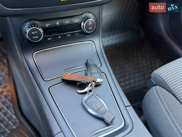 Чорний Мерседес Б-клас, об'ємом двигуна 0 л та пробігом 90 тис. км за 9250 $, фото 19 на Automoto.ua