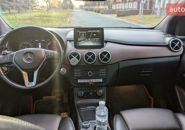Черный Мерседес Б-класс, объемом двигателя 0 л и пробегом 108 тыс. км за 13500 $, фото 2 на Automoto.ua