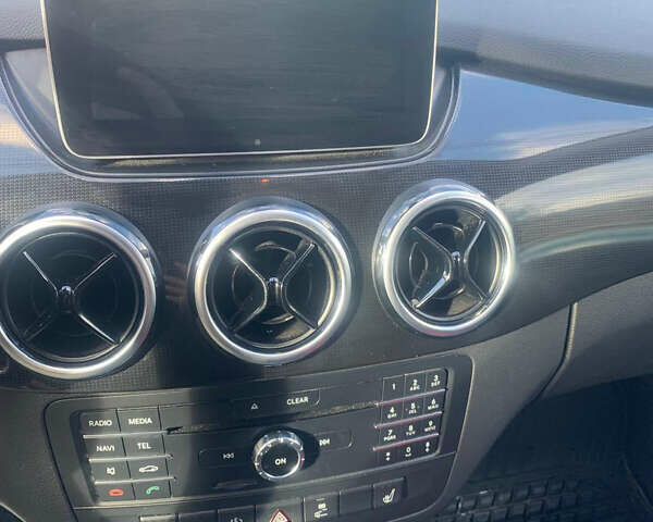 Чорний Мерседес Б-клас, об'ємом двигуна 0 л та пробігом 69 тис. км за 10900 $, фото 9 на Automoto.ua