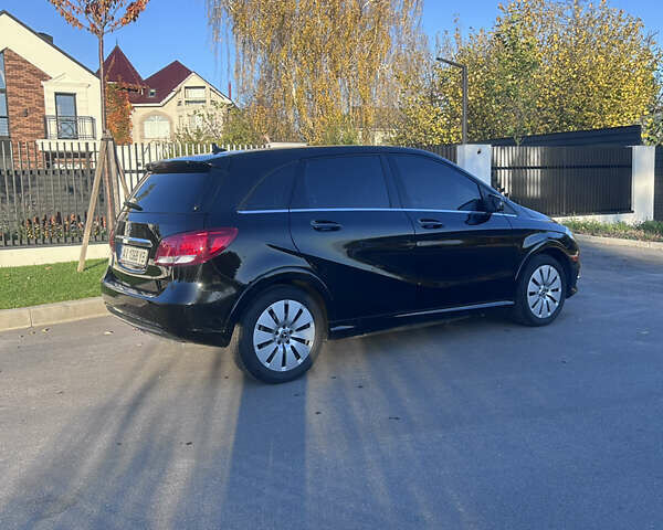 Черный Мерседес Б-класс, объемом двигателя 0 л и пробегом 33 тыс. км за 13500 $, фото 11 на Automoto.ua