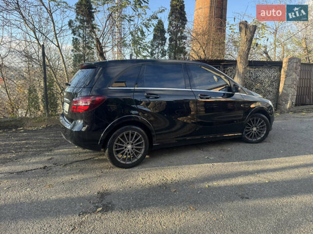 Черный Мерседес Б-класс, объемом двигателя 0 л и пробегом 137 тыс. км за 10350 $, фото 2 на Automoto.ua