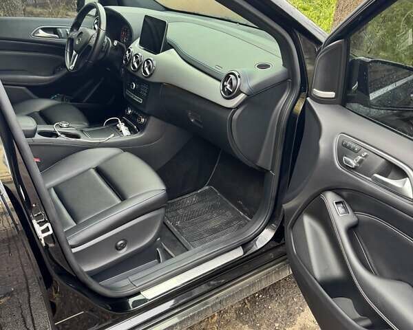 Черный Мерседес Б-класс, объемом двигателя 0 л и пробегом 70 тыс. км за 12000 $, фото 5 на Automoto.ua