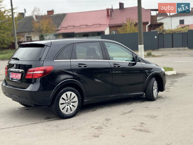 Черный Мерседес Б-класс, объемом двигателя 0 л и пробегом 99 тыс. км за 10500 $, фото 7 на Automoto.ua