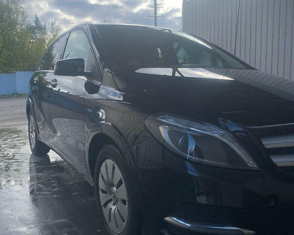 Чорний Мерседес Б-клас, об'ємом двигуна 0 л та пробігом 69 тис. км за 10900 $, фото 4 на Automoto.ua