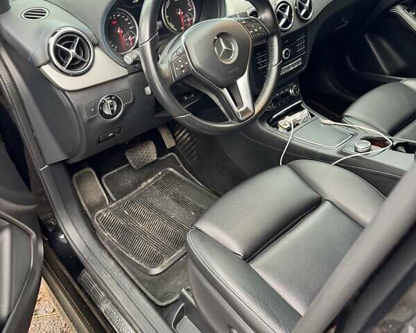 Черный Мерседес Б-класс, объемом двигателя 0 л и пробегом 70 тыс. км за 12000 $, фото 6 на Automoto.ua