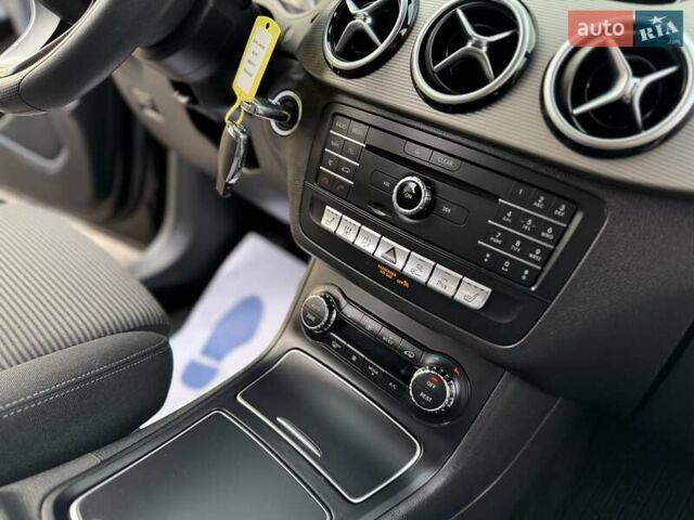 Чорний Мерседес Б-клас, об'ємом двигуна 0 л та пробігом 95 тис. км за 9950 $, фото 23 на Automoto.ua