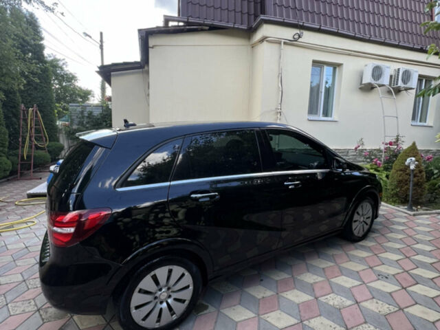 Чорний Мерседес Б-клас, об'ємом двигуна 0 л та пробігом 72 тис. км за 18000 $, фото 4 на Automoto.ua