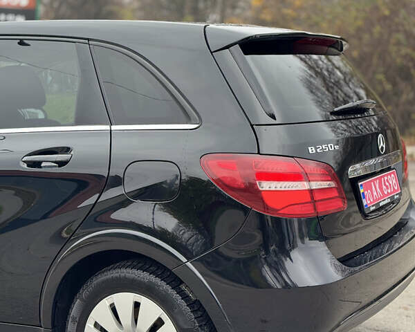 Черный Мерседес Б-класс, объемом двигателя 0 л и пробегом 99 тыс. км за 10500 $, фото 13 на Automoto.ua