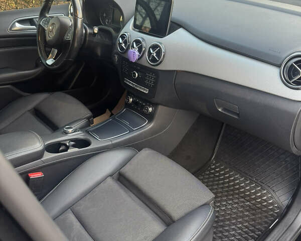 Черный Мерседес Б-класс, объемом двигателя 0 л и пробегом 137 тыс. км за 10350 $, фото 8 на Automoto.ua